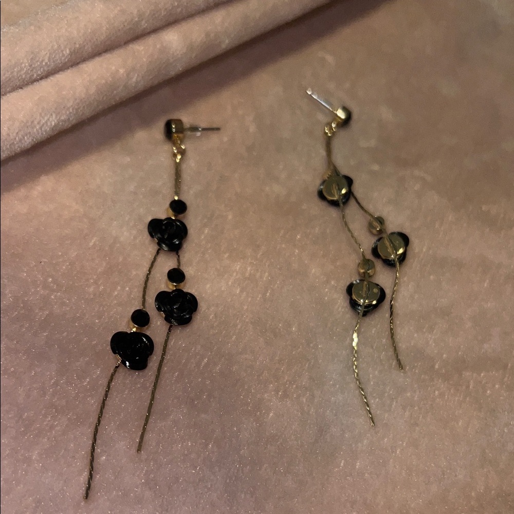Chic Black and Gold Floral Dangle Earrings - Picture 3 of 3
